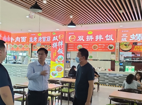 副校長深入食堂檢查指導(dǎo)，護(hù)航新生就餐“第一餐”