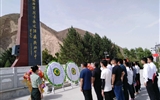 “瞻仰革命先烈，弘揚(yáng)愛國(guó)精神”主題黨日活動(dòng)